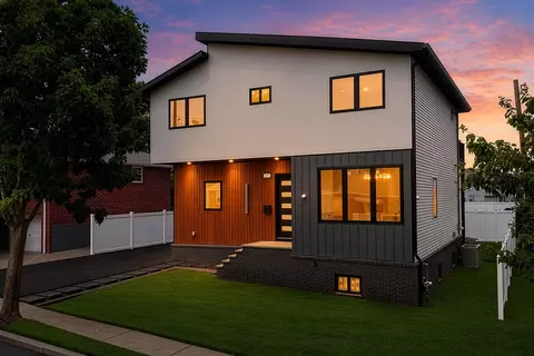 21 Pikeview Ter, Secaucus, NJ 07094