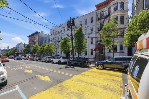 213 48th St #B3, Union City, NJ 07087