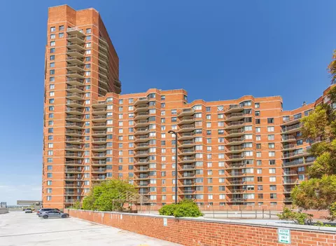 831 Harmon Cove Tower, Secaucus, NJ 07094