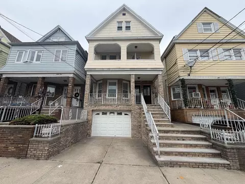 31 W 48th St, Bayonne, NJ 07002