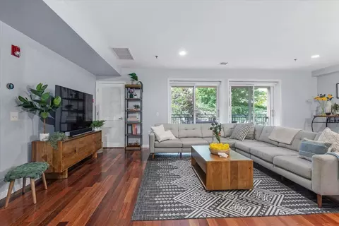 650 2nd St #2D, Hoboken, NJ 07030
