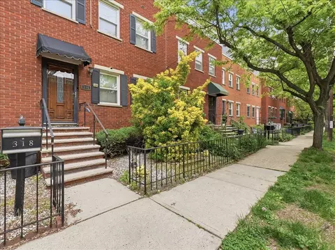 318 9th St, Jersey City, NJ 07302