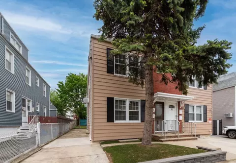 32 Kelly Pkwy, Bayonne, NJ 07002