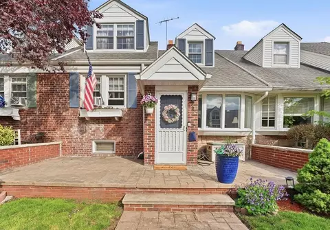6 Parkside Ln, Bayonne, NJ 07002