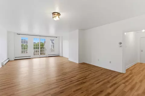 204 Shearwater Ct W #21, Jersey City, NJ 07305