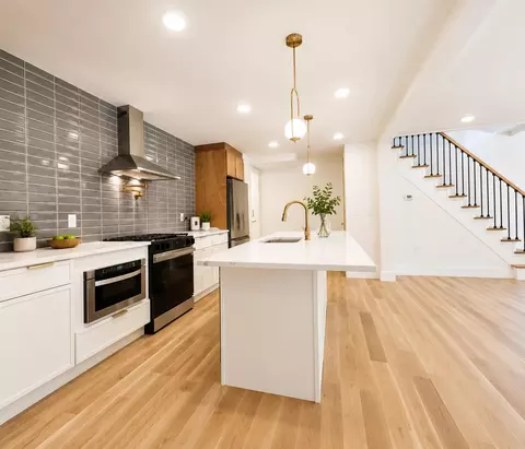 7 Pierce Ave, Jersey City, NJ 07307