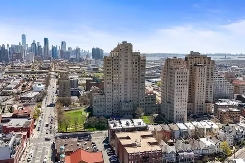 4 Beacon Way #805, Jersey City, NJ 07304