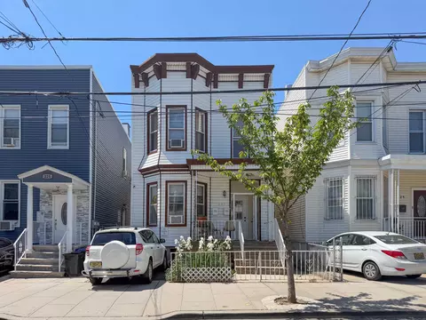 227 46th St, Union City, NJ 07087