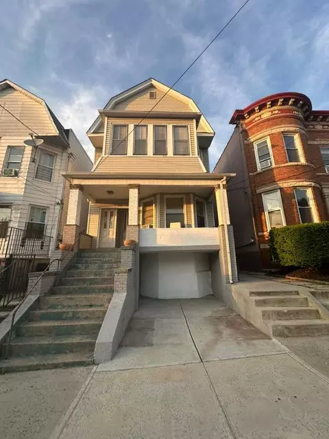 270 Woodlawn Ave, Jersey City, NJ 07305
