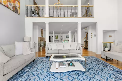 7 Oakdene Ter, Edgewater, NJ 07020