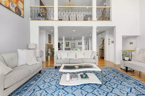 7 Oakdene Ter, Edgewater, NJ 07020