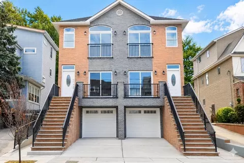 92 W 6th St, Bayonne, NJ 07002