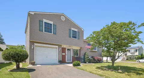 53 Orchard St, Carteret, NJ 07008