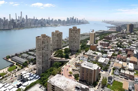 7000 Kennedy Blvd #. 25F, Guttenberg, NJ 07093
