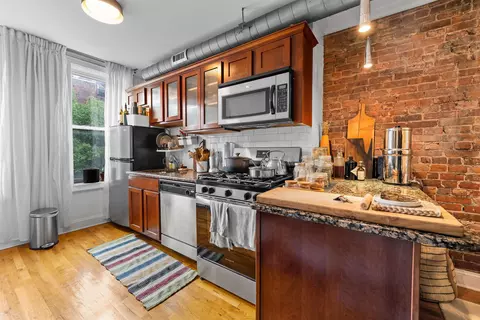 208 6th St #2R, Jersey City, NJ 07302
