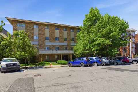 86 W 33rd St #211, Bayonne, NJ 07002