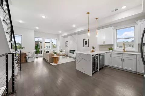 98 Van Horne St #2, Jersey City, NJ 07304