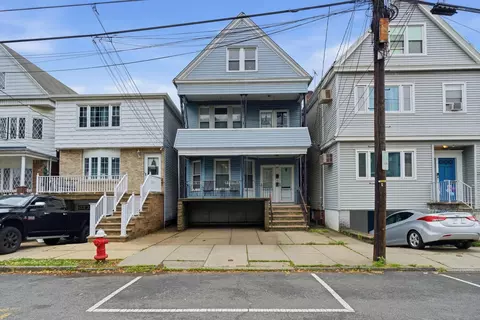 82 W 15th St, Bayonne, NJ 07002