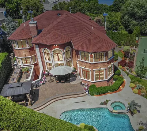 2 Euclid Rd, Fort Lee, NJ 07024