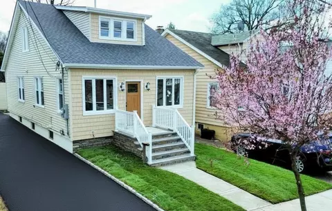 3 Raydol Ave, Secaucus, NJ 07094