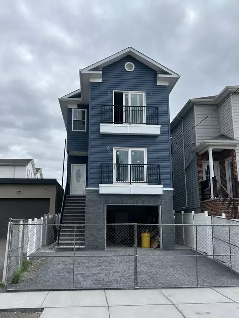 47 Cottage St, Bayonne, NJ 07002
