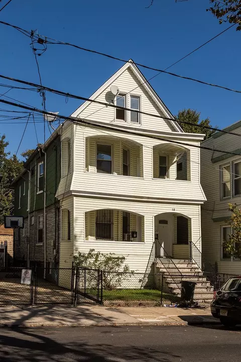 10 Dwight St, Jersey City, NJ 07305