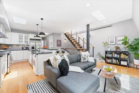 247 2nd St #3, Jersey City, NJ 07302