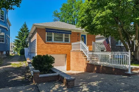 25-27 6th St, Bayonne, NJ 07002