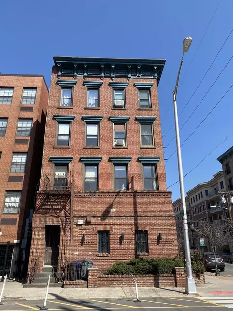 650 1st St #3, Hoboken, NJ 07030