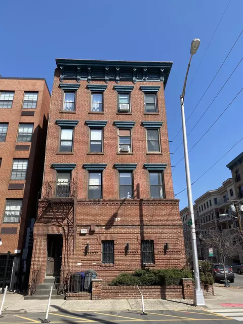 650 1st St #3, Hoboken, NJ 07030