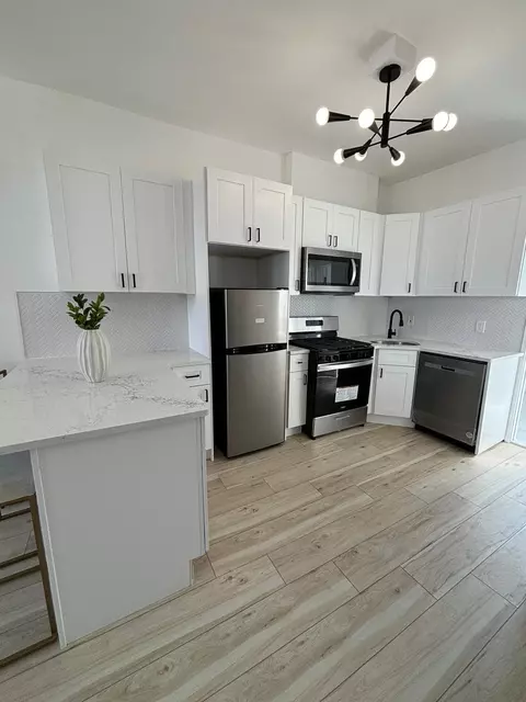 301 3rd St #3, Jersey City, NJ 07302
