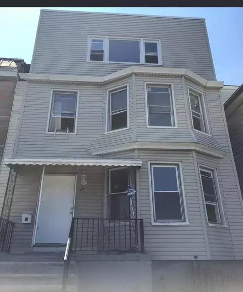 35 Orient Ave, Jersey City, NJ 07305