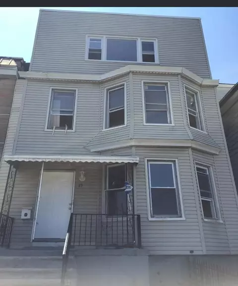 35 Orient Ave, Jersey City, NJ 07305