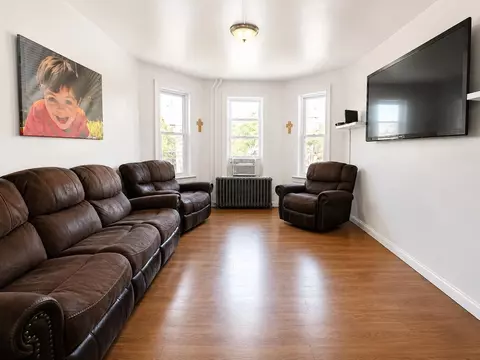 430 Avenue E, Bayonne, NJ 07002