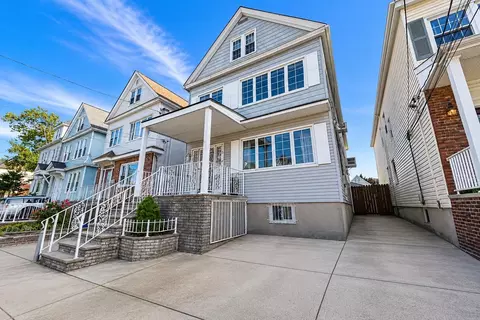 166 W 31st St, Bayonne, NJ 07002