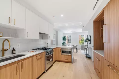 225 Montgomery St #2, Jersey City, NJ 07302