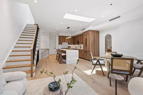 225 Montgomery St #3, Jersey City, NJ 07302