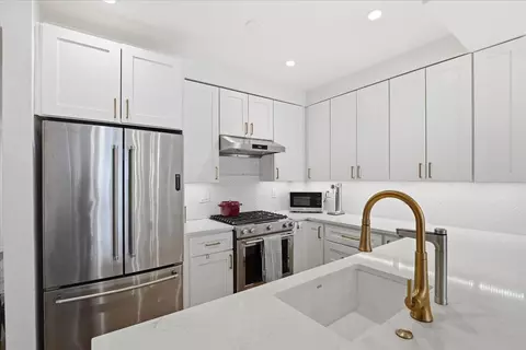 219 Grand St #4A, Hoboken, NJ 07030