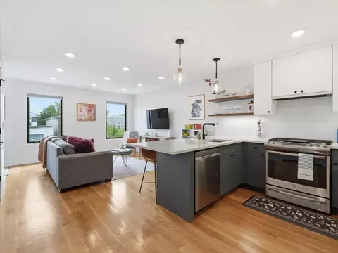 22 Lincoln St #3, Jersey City, NJ 07307