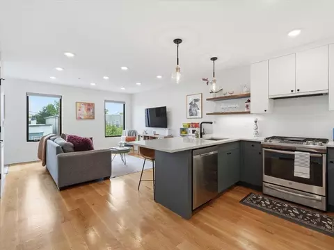 22 Lincoln St #3, Jersey City, NJ 07307
