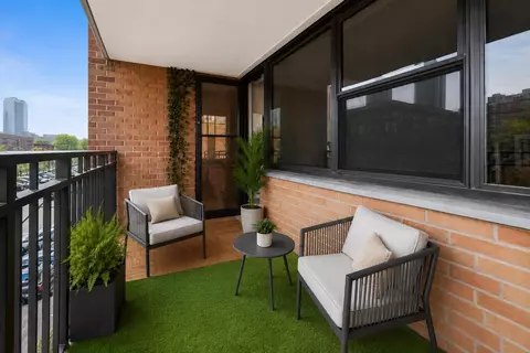 135 Montgomery St #3, Jersey City, NJ 07302