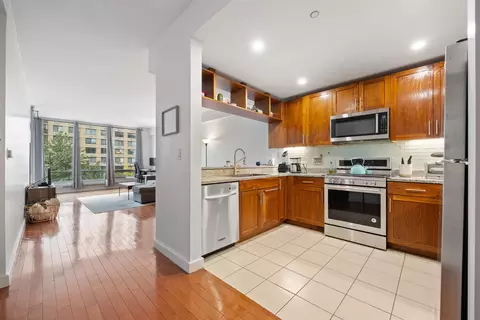 20 Newport Pkwy #305, Jersey City, NJ 07310