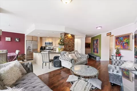 7004 Blvd E #8C, Guttenberg, NJ 07093