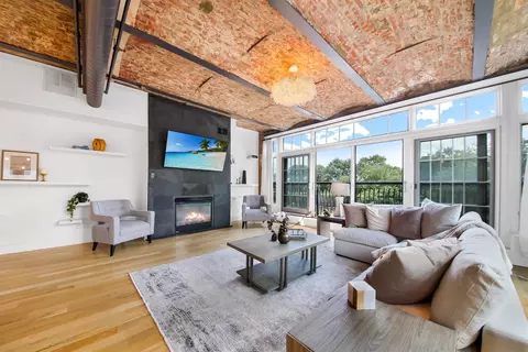 174 Washington St #1G, Jersey City, NJ 07302