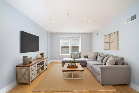 99 Montgomery St #3C, Jersey City, NJ 07302
