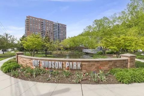310 Hudson Park #310, Edgewater, NJ 07020
