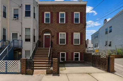 27 Lincoln St, Jersey City, NJ 07307