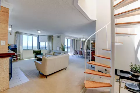 1528 Harmon Cove Tower #1528, Secaucus, NJ 07094