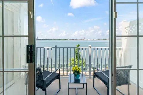 156 Cottonwood St, Jersey City, NJ 07305