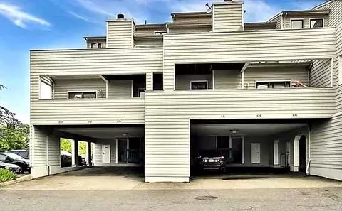 833 Topsail Ln #833, Secaucus, NJ 07094